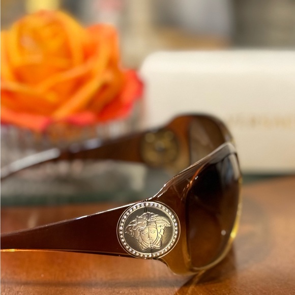Authentic Versace sunglasses in great condition - Picture 7 of 9